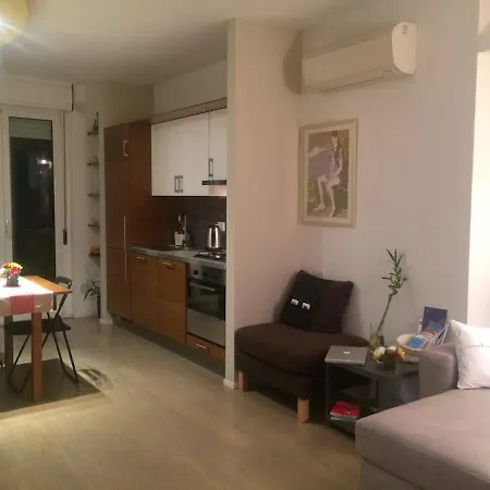 아파트 Cozy Flat Close To And Centre